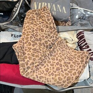 Comfrt leopard sweatpants